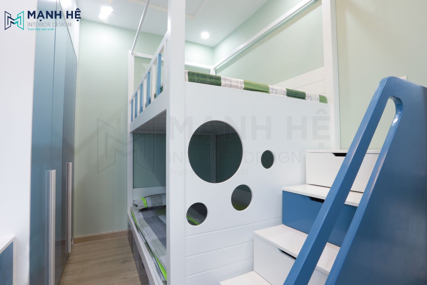 giường tầng màu xanh