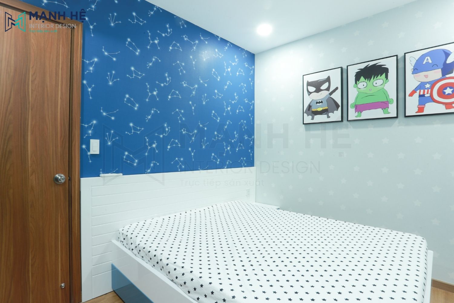 Giấy dán tường màu xanh phòng ngủ bé trai