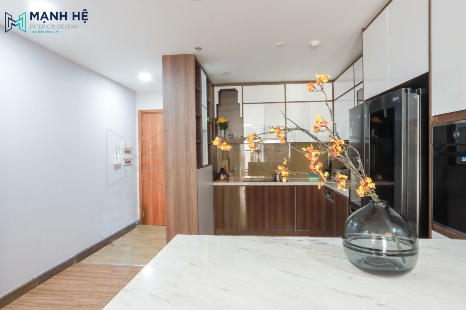 Hoàn thiện thi công tủ bếp đụng trần
