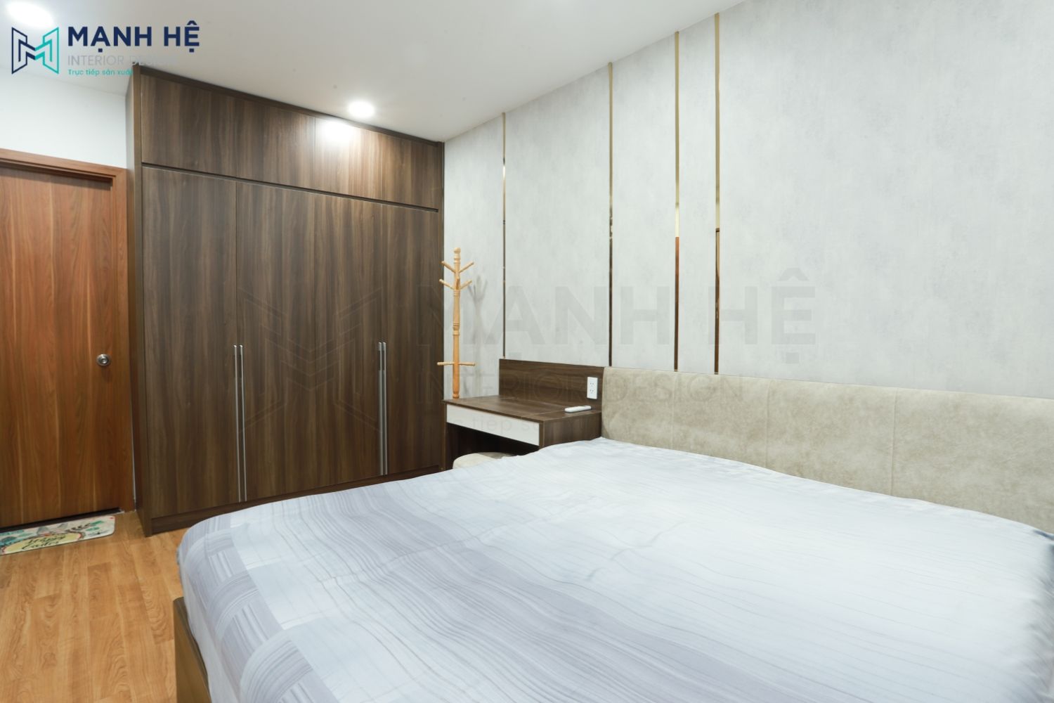 Thi công tủ quần áo cao đụng trần