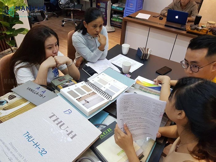 trao đổi với khách hàng