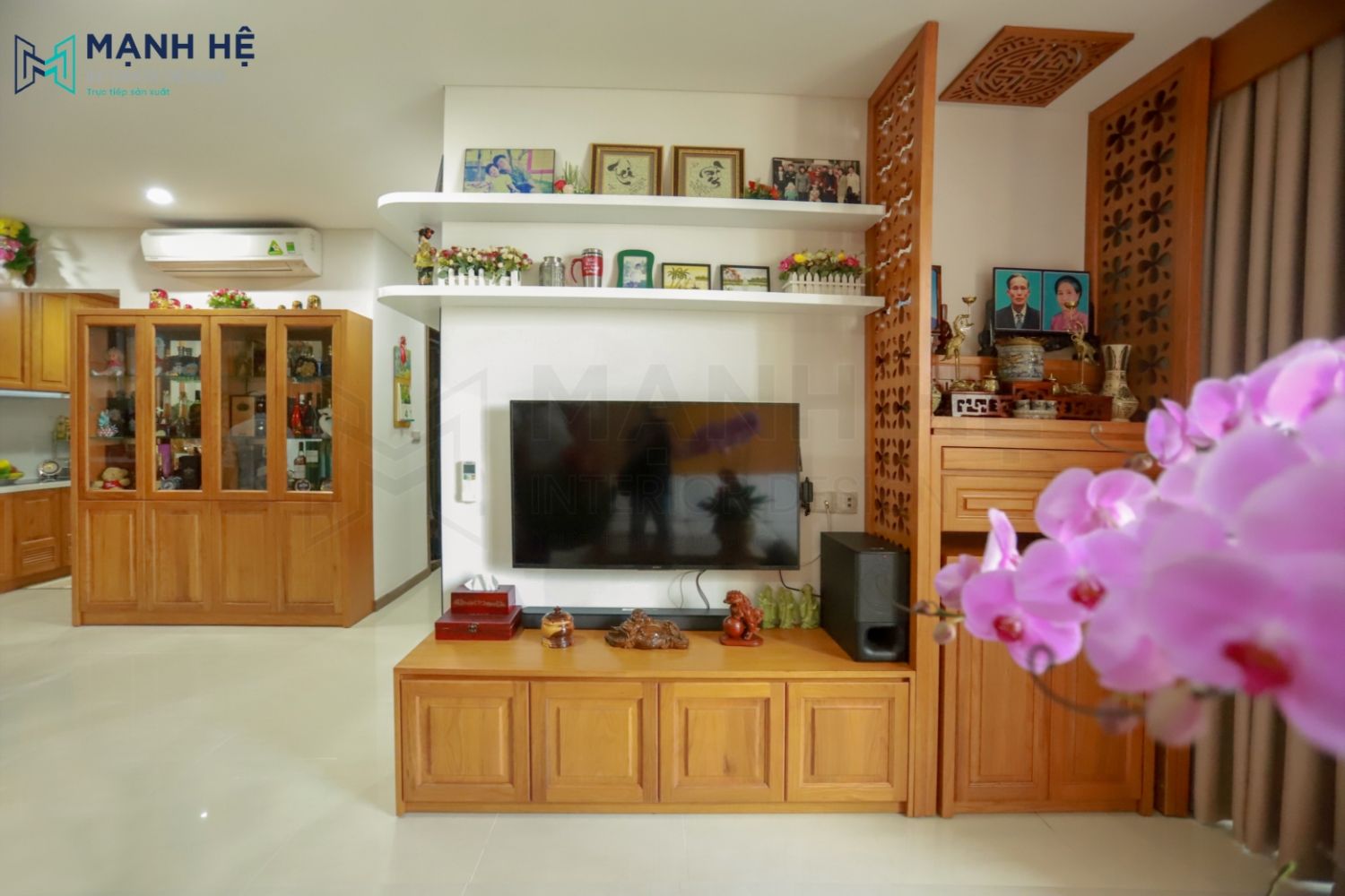 Kệ tivi bằng gỗ tự nhiên